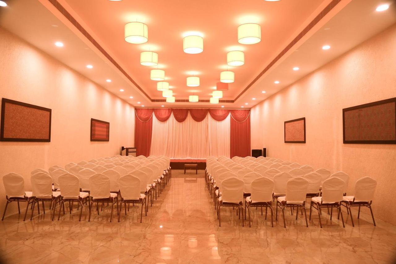 Celebrity Resort - Near Isha Yoga Alāndurai Zewnętrze zdjęcie